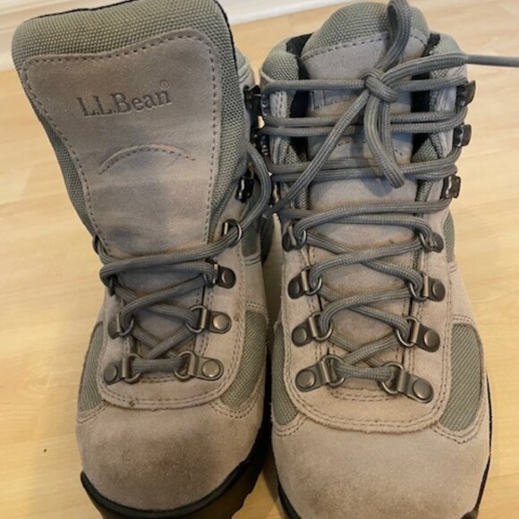 Ladies 7 wide LL Bean Hiking Boots - Like new! - Picture 1 of 4